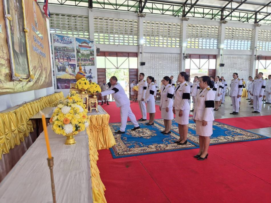 วันที่  5  ธันวาคม  2568 นายอภิชาติ  ยอดพุทธ นายกเทศมนตรีตำบลตาเกาพร้อมด้วยฝ่ายบริหาร สมาชิกสภา และพนักงานเทศบาลตำบลตาเกาเข้าร่วมกิจกรรมเนื่องในวันคล้ายวันพระราชสมภพ พระบาทสมเด็จพระบรมชนกาธิเบศรมหาภูมิพลอดุลยเดชมหาราช บรมนารถบพิตร วันชาติ และวันพ่อแห่งชาติ วันที่ 5 ธันวาคม 2568 ณ หอประชุมอำเภอน้ำขุ่น อำเภอน้ำขุ่น จังหวัดอุบลราชธานี