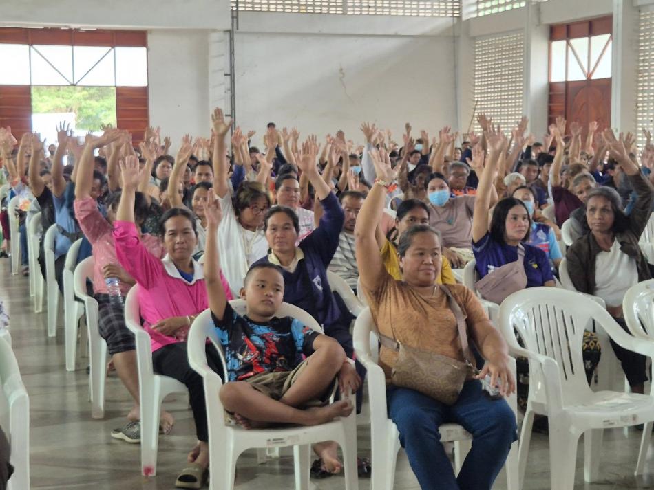 วันที่ 2​4 ก.ย.2568 เทศบาลตำบลตาเกานำโดย​นายวิชิต​ บุ้งทอง เลขานุการนายกเทศมนตรีตำบลตาเกา คณะผู้บริหาร​ สมาชิกสภาเทศบาล​  นายชัยยา​ สมศรี​ ปลัดเทศบาลตำบลตาเกา​ นักป้องกันฯ​ นักจัดการงานทั่วไป​ ปลัดอำเภอน้ำขุ่น​  และกำนันตำบลตาเกา ลงพื้นที่ประชาคม​หมู่บ้าน การ​ขอรับความช่วยเหลือผู้ประสบภัย​อันเนื่องมาจากการกระทำ​ของกำลัง จากนอกประเทศ ปี 2568 ตามมติคณะ รัฐมนตรี เมื่อ วัน ที่ 26 สิงหาคม 2568 ณ บ้านรุ่งตะวัน หมู่  9 อ.น้ำขุ่น จ.อุบลราชธานี ณ หอประชุมที่ว่าการอำเภอน้ำขุ่น อ.น้ำขุ่น​ จ.อุบล​ราชธานี
