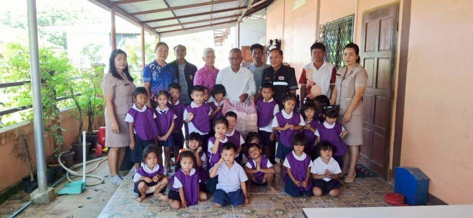 วันที่ 9 มีนาคม 2569  คณะผู้บริหารนำโดยนายทองม้วนธาดาวงษา รองนายกเทศมนตรีตำบลตาเกา นายบุญธรรม  พาเจริญ รองนายกเทศมนตรีตำบลตาเกาและ สมาชิกสภา​ลงพื้นที่ตรวจเยี่ยมศูนย์​พัฒนาเด็กเล็กบ้านตาเอ็ม ทางคณะครูและนักเรียนขอขอบคุณคณะผู้บริหารเทศบาลตำบลตาเกาทุกท่านที่เข้าเยี่ยมให้กำลังใจและเสนอแนะแนวทางในการบริหารงานและการปรับภูมิทัศน์ศูนย์พัฒนาเด็กเล็กค่ะ