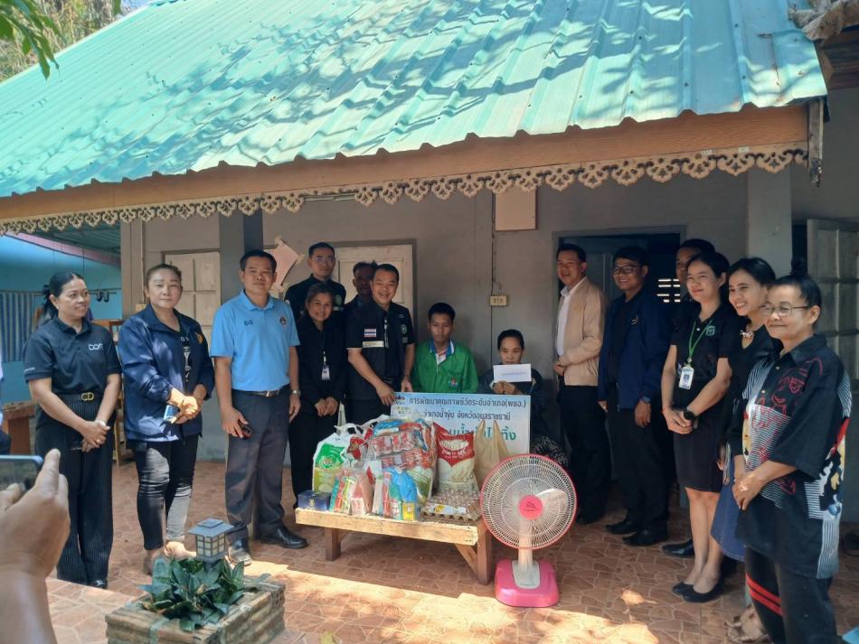 17 มีนาคม 2569 งานพัฒนาชุมชนเทศบาลตำบลตาเกาได้รับมอบหมายจากนายกเทศมนตรี ร่วมลงพื้นที่มอบของช่วยเหลือผู้ด้อยโอกาส  ตามโครงการคนน้ำขุ่นไม่ทิ้งกัน ณ บ้านรุ่งตะวัน ม. 9 ต.ตาเกา อ.น้ำขุ่น จ.อุบลราชธานี  ค่ะ